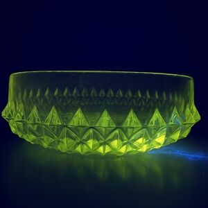 Vintage Manganese Pressed Glass Bowl 7.5” UV Reactive Sawtooth Diamond EAPG